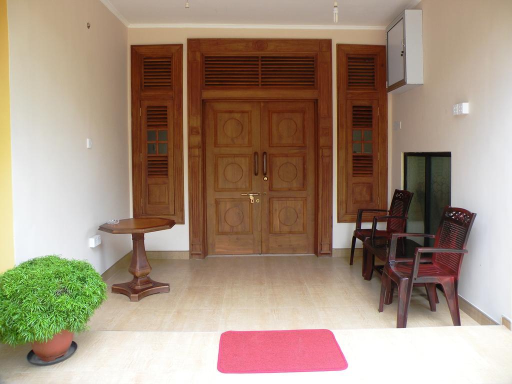 Henderson Airport Residence Negombo Esterno foto